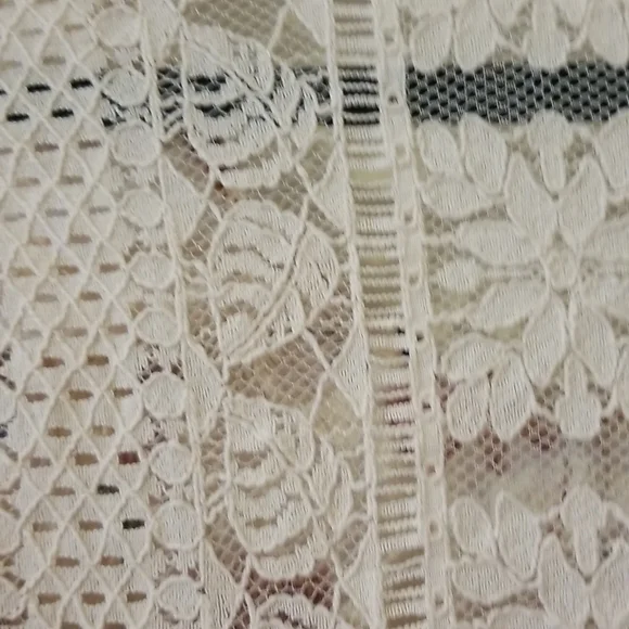 Lace Floral Summer Blouse - Picture 4 of 5